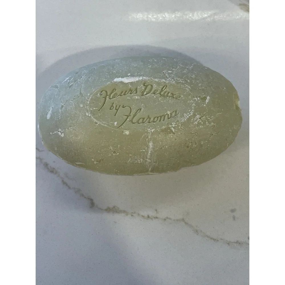 Vintage Fleurs Deluxe Cold Cream‎ Bar Soap Sweet Pea 2.75 oz Flaroma Etched